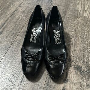 GUC Ferragamo low heels. Size 5C